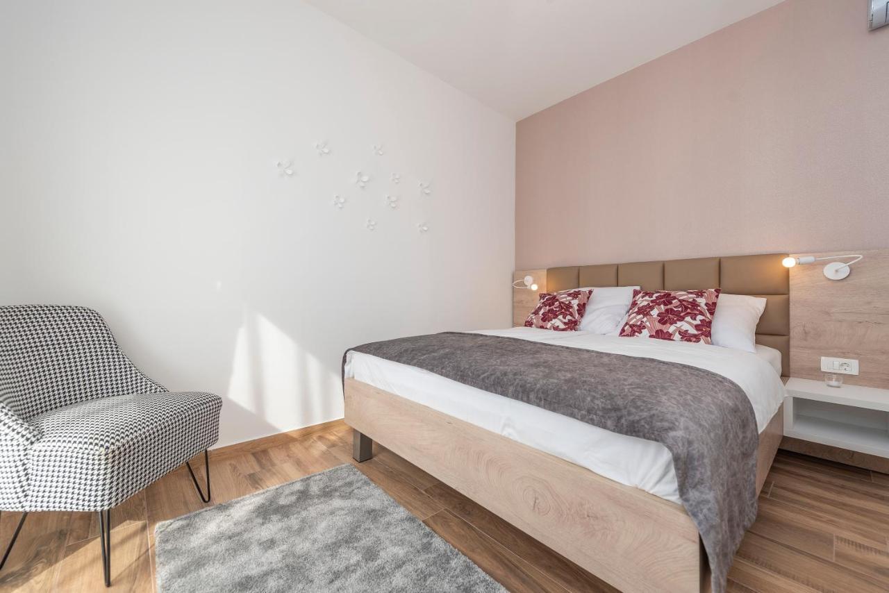 Luxury Apartments - La Vir 5& 6 Экстерьер фото